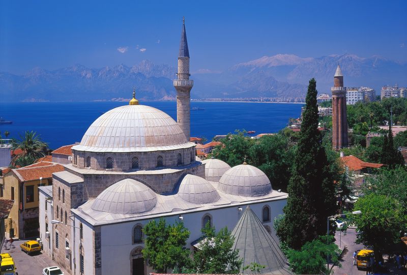 Blick auf die Pasa Moschee und das Yivli Minare, Antalya Stadt, Antalya, Türkei