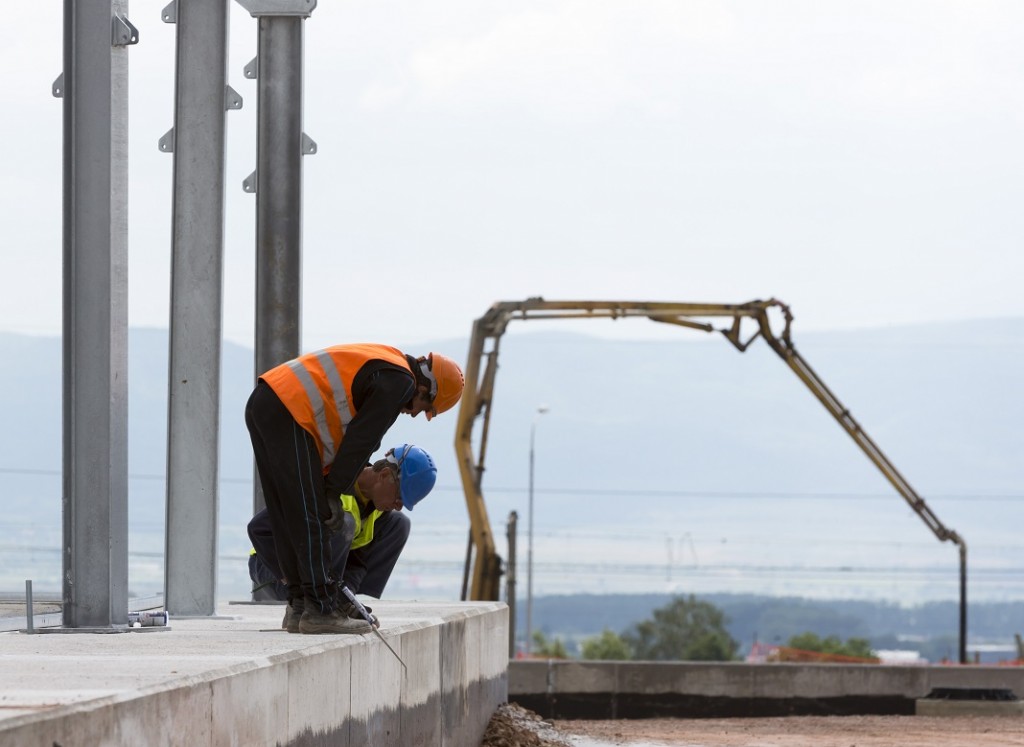 muncitori-platforma-de-purificare_54763807