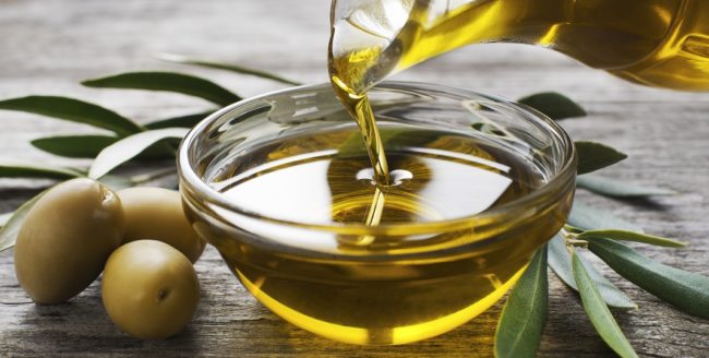 10 motive să înlocuiți uleiul rafinat cu uleiul de măsline presat la rece