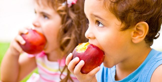 Cum îi motivăm pe copii să mănânce sănătos și echilibrat