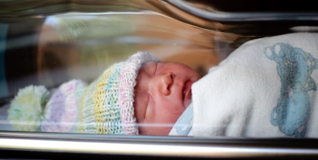 Aparatură vitală pentru copiii născuți prematur, donate unui spital din Capitală
