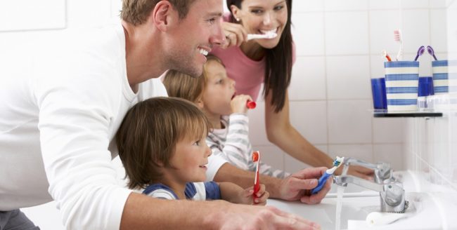 5 sfaturi pentru a învăța un copil să se spele pe dinți