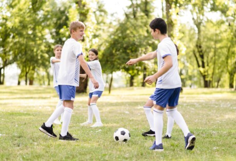Cum să te conectezi cu copilul tău prin sport